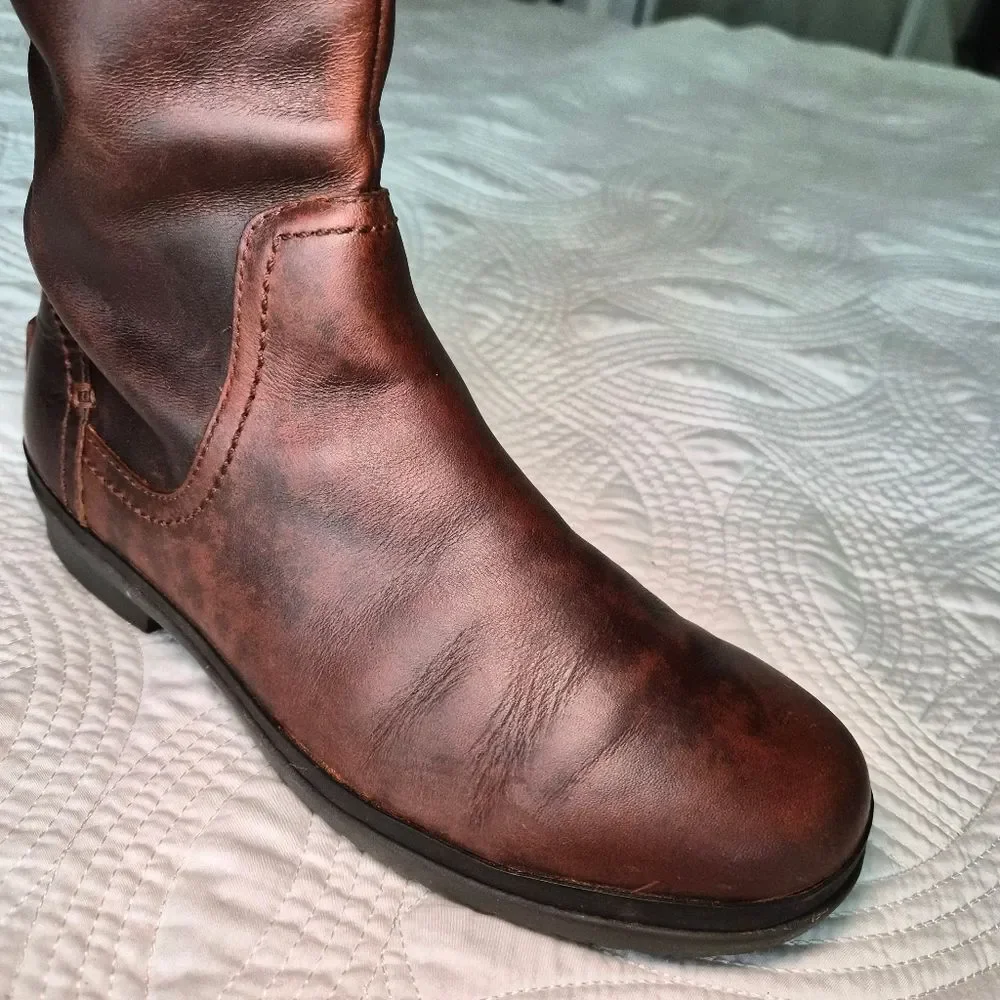 VGUC UGG Elsa Tall Leather Boot Brown Cream size 8